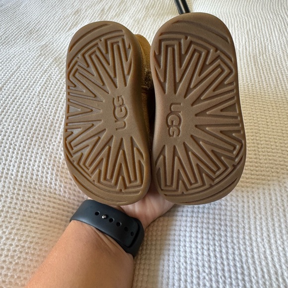 Ugg Baby/Toddler boots in Chestnut - size 4/5 - Picture 12 of 12